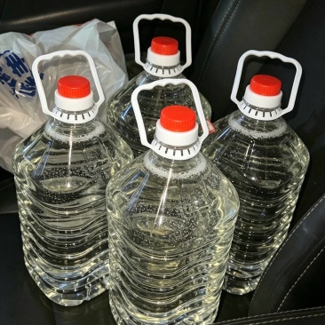 矿泉水偏硅酸含量42，水质金奖，**出口日本。酒质优级