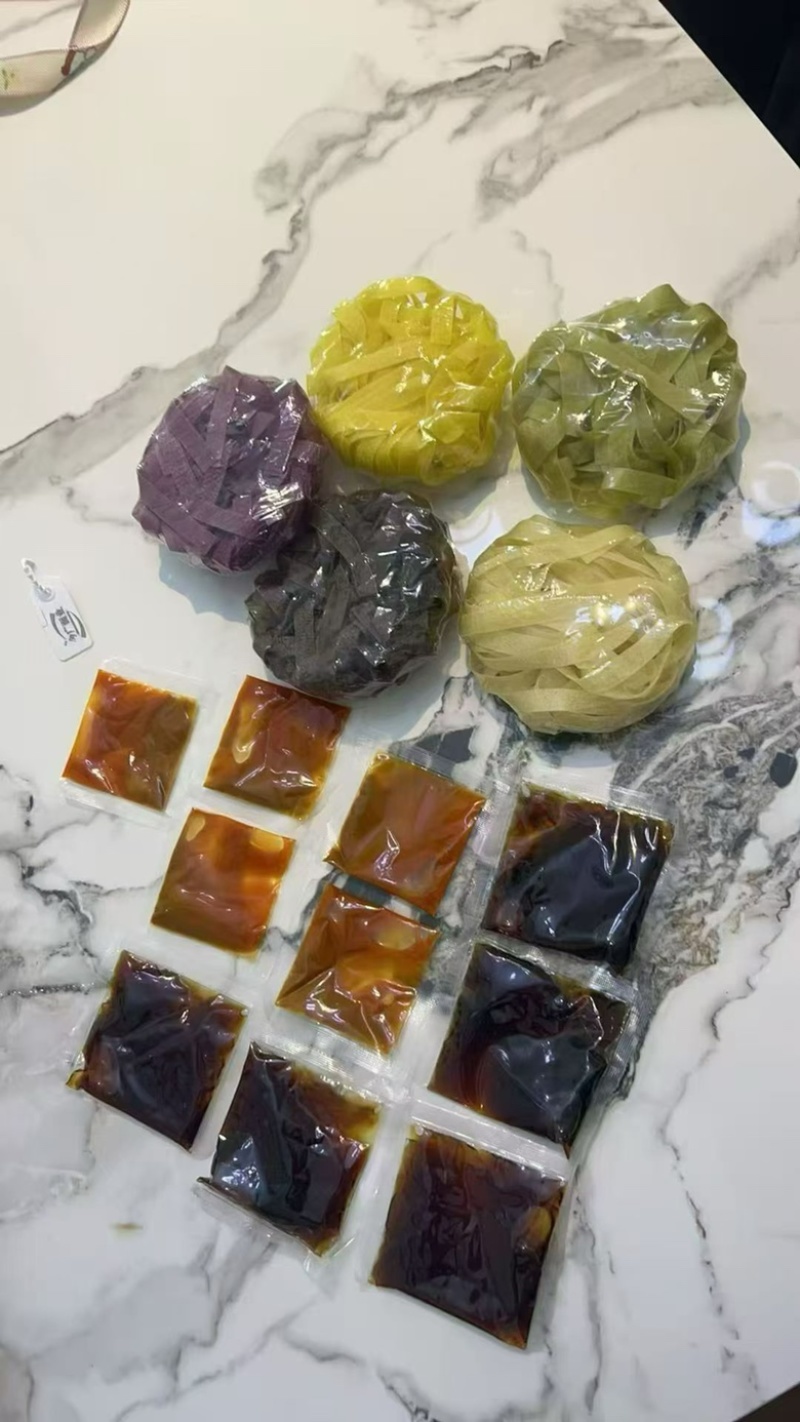 面皮干凉皮可地摊商超餐饮可视频看货现货供应五彩凉皮批发