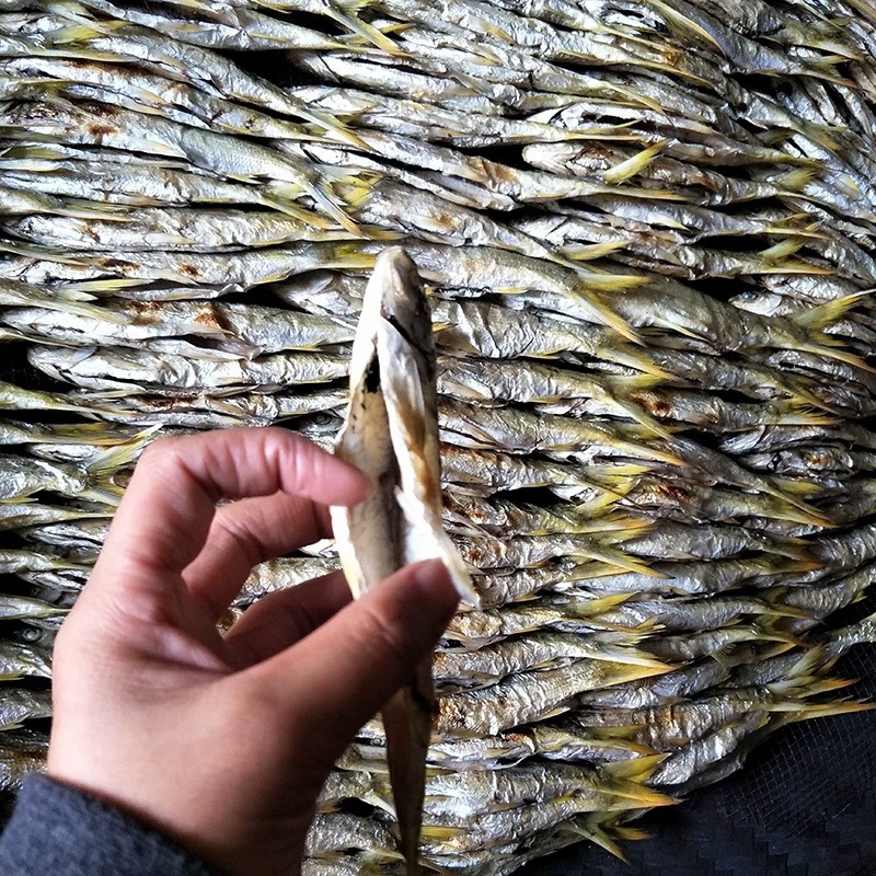 碳火烤干黄尾鱼干，淡水鱼干去去内脏