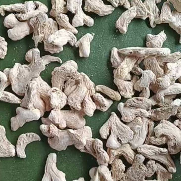 正宗加工高硫干姜块干度达标、颜色正宗，常年稳定供货，做调