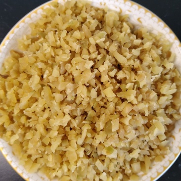 现切大头菜颗粒