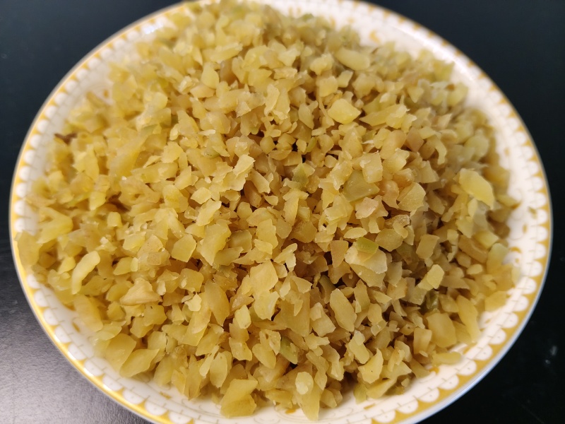 现切大头菜颗粒