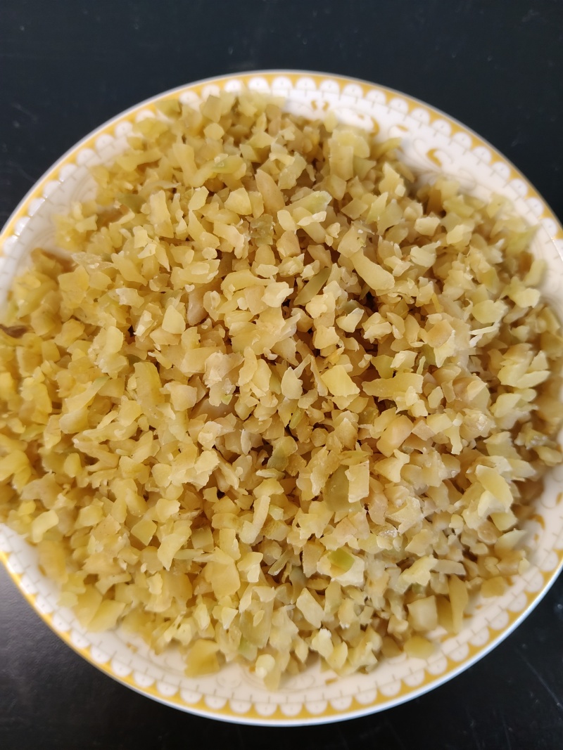 现切大头菜颗粒