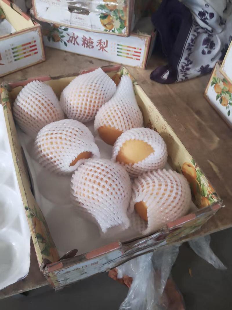 秋月梨，一二级混，硬度**，非常好。放半个月不会坏。