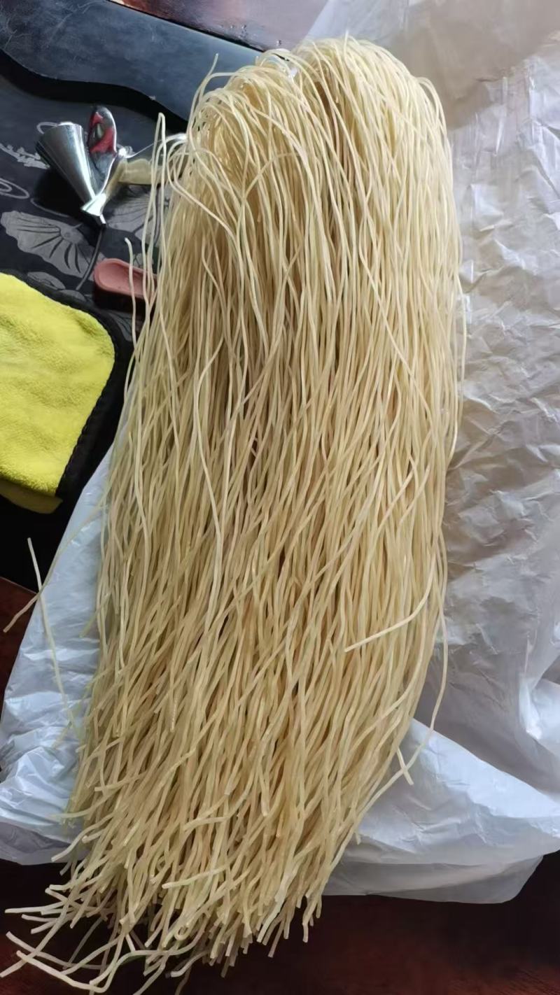 厂家直销红薯粉条，酸辣粉条粗粉中粗粉等规格可贴牌代工