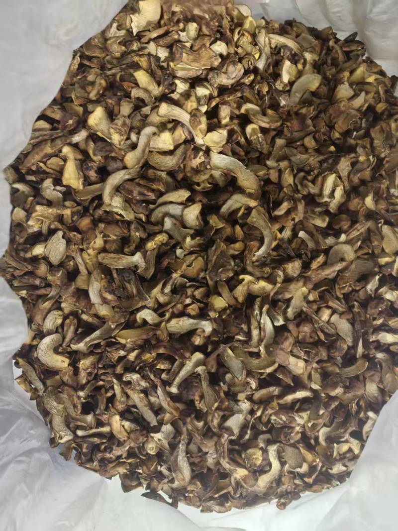 人工见手青干片黄牛肝，无毒无沙无虫，菌香味浓郁！