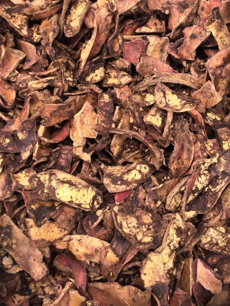 常年大量供应烘干石榴皮，石榴产地四川，质量达到药典标准