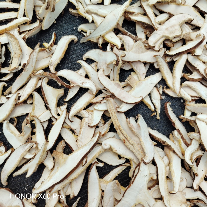 干香菇丝，颜色白，无碎片