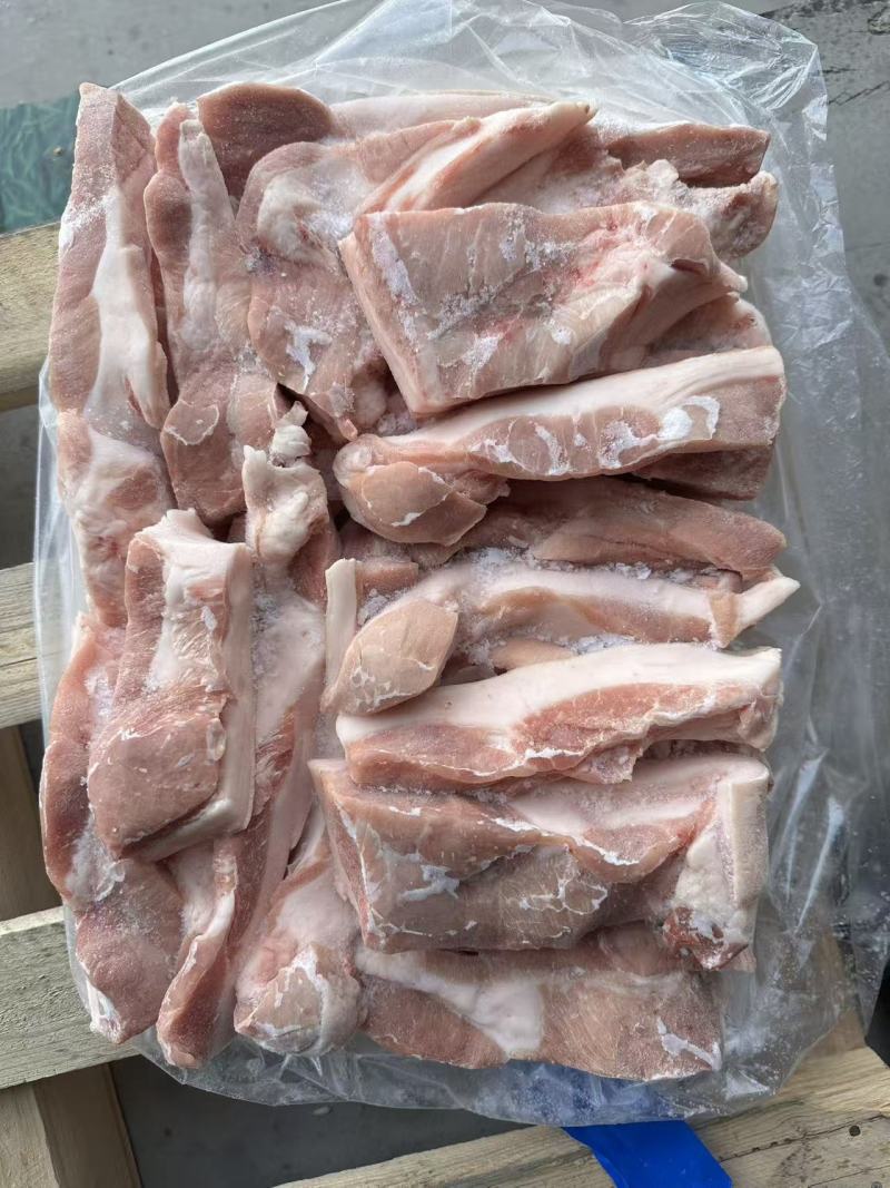 带皮五花肉块，4元一斤，一件80元