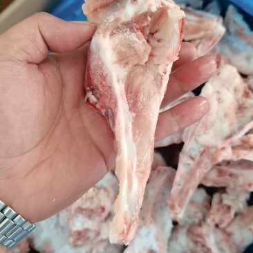 带肉尾叉骨24斤箱25年8月份的货质量好