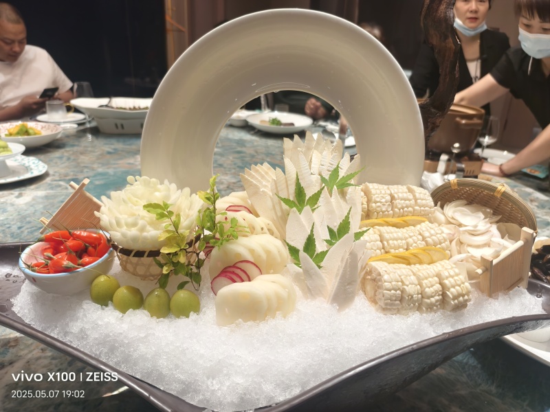 马踏湖水果藕，脆嫩无渣，鲜甜爽口，适合各大高端酒！