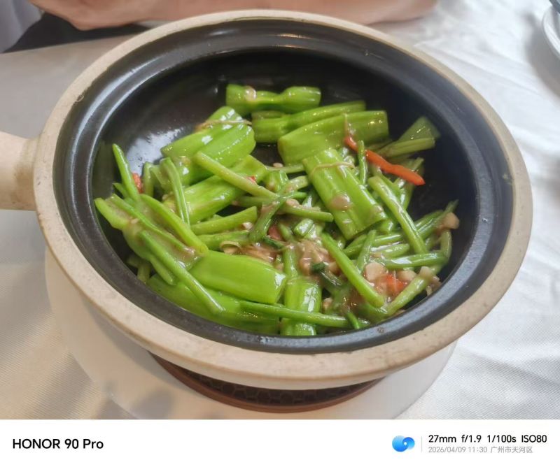 水果通菜，看着粗，但一点也不老，可以代替手撕包菜！