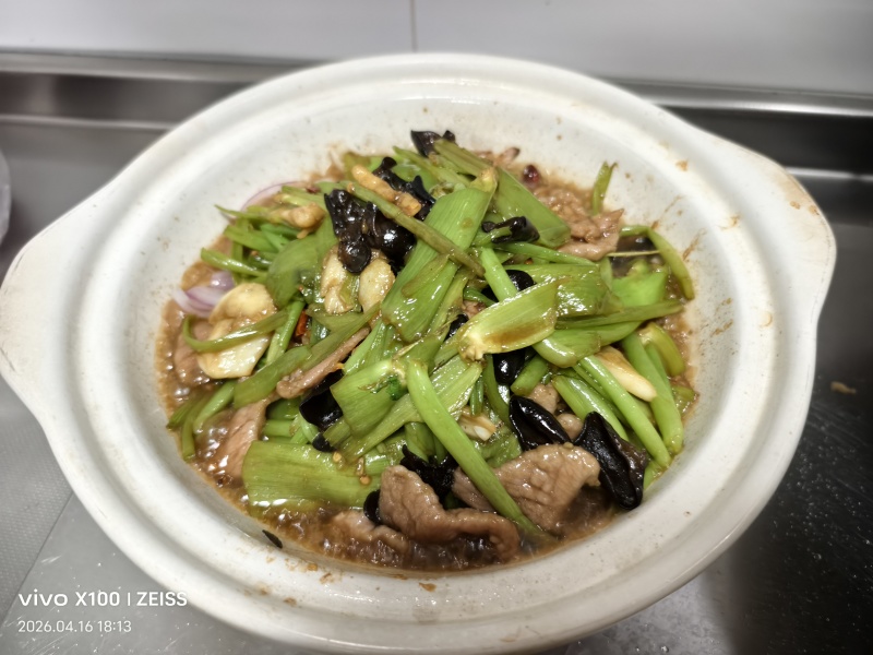 水果通菜，看着粗，但一点也不老，可以代替手撕包菜！