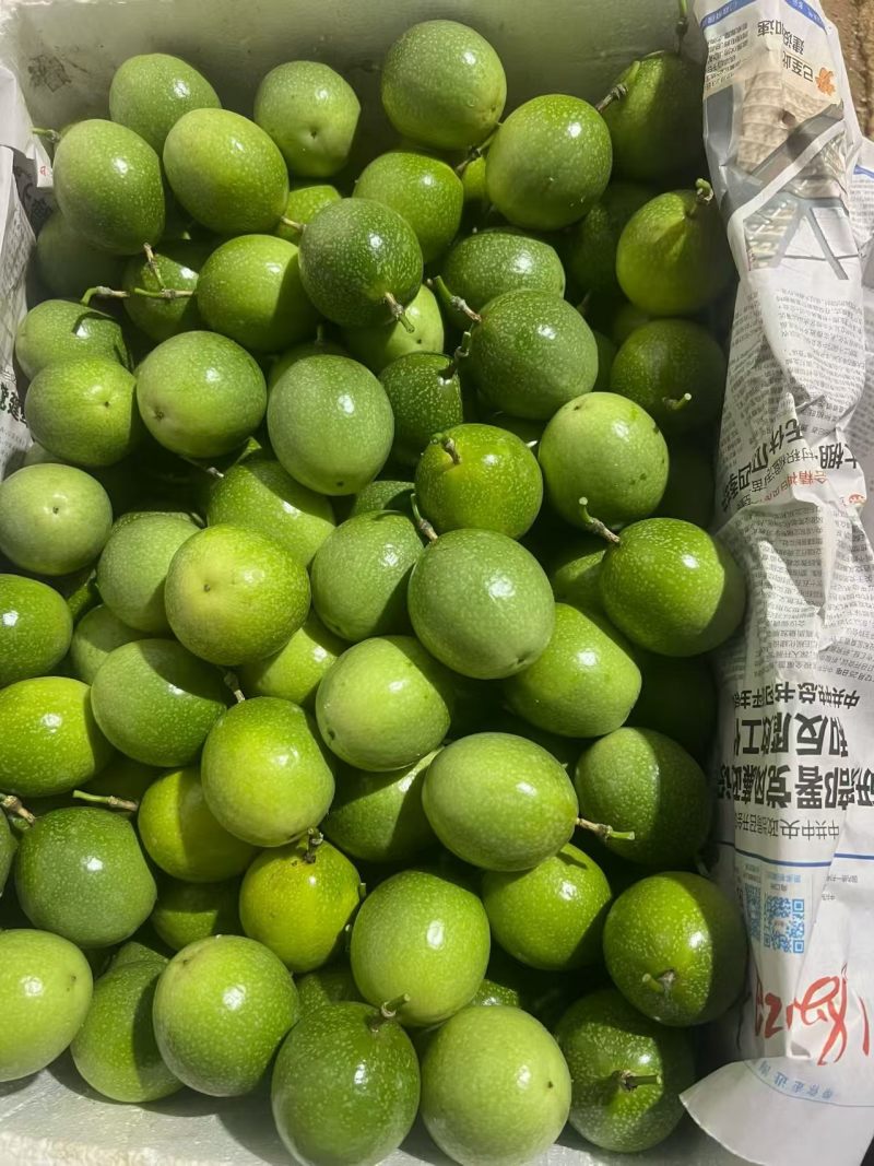 《百香果》钦蜜9号百香果，果面干净，口感纯甜，大小单可接