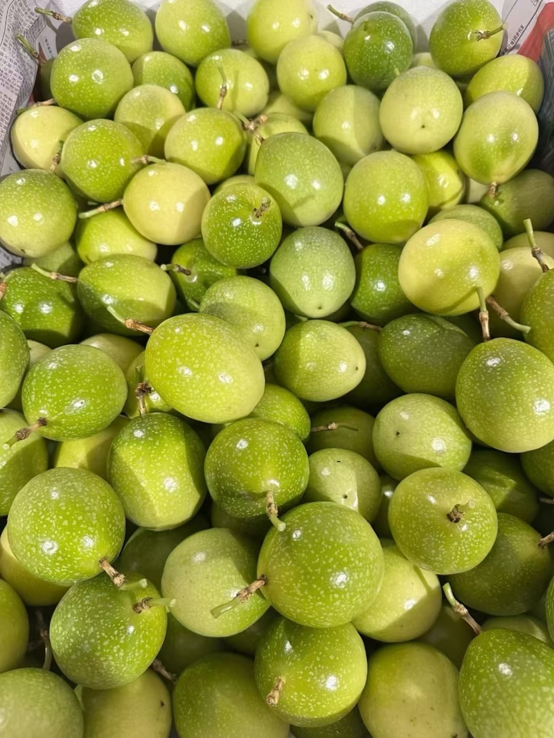《百香果》钦蜜9号百香果，果面干净，口感纯甜，大小单可接