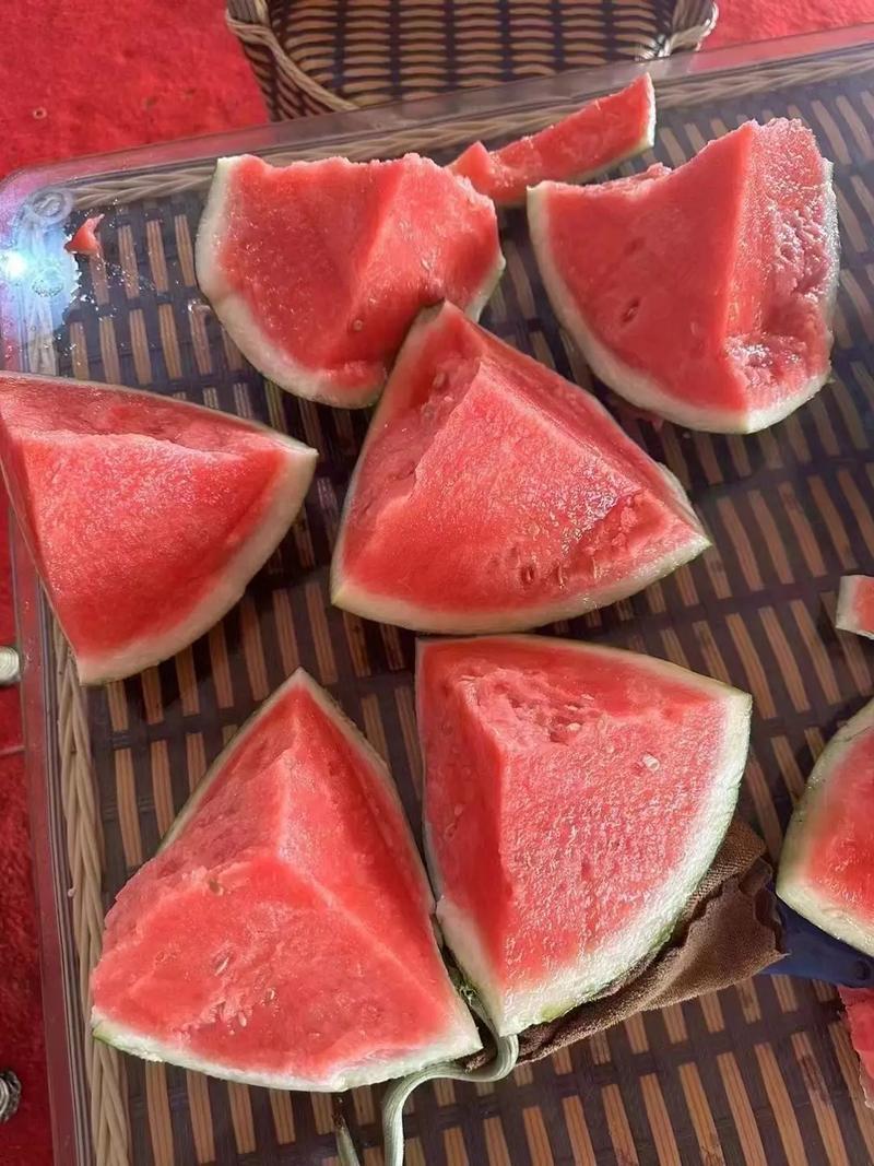 无籽麒麟美都西瓜皮毛干净糖度高产地直发保质保量