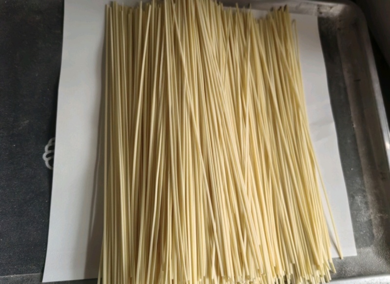 鸡蛋面挂面面条，厂家直发，大量有货，欢迎各位老板咨询采