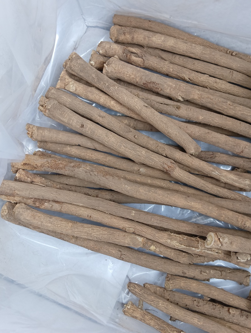 甘肃原产黄芪特大条价格便宜货源充足欢迎来电
