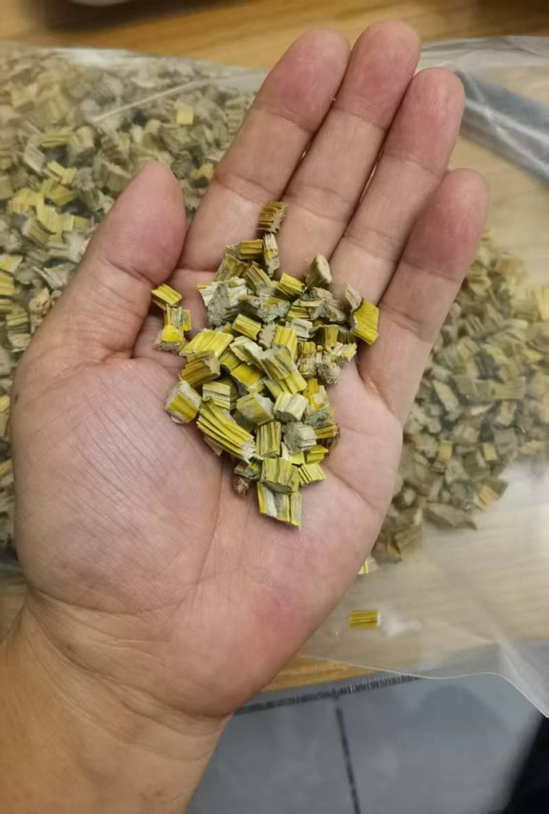品名：流苏石斛（三年到五年生）产地：泰国规格：干枝