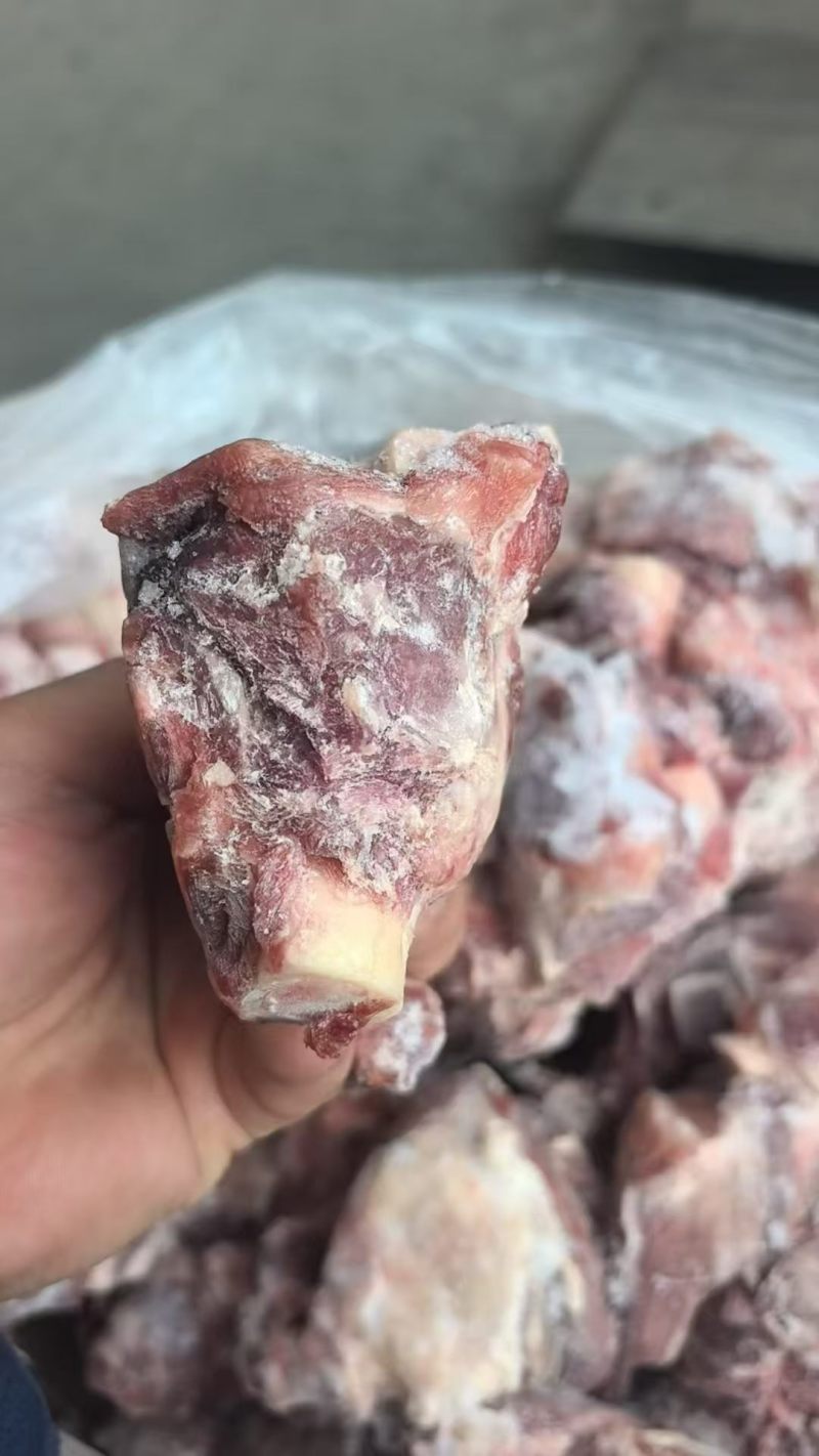 满肉羊棒骨，含肉率高，实拍质量看得见，可以熬汤吃肉吸骨髓