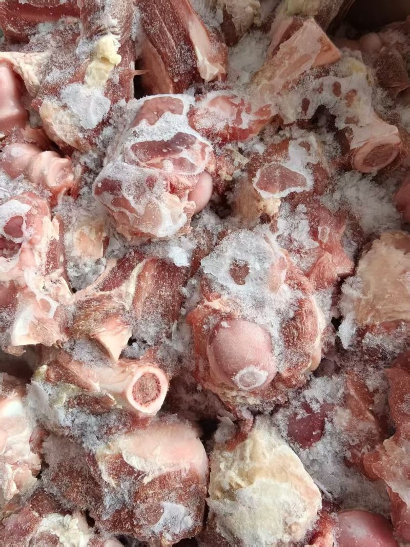 满肉羊棒骨，含肉率高，实拍质量看得见，可以熬汤吃肉吸骨髓