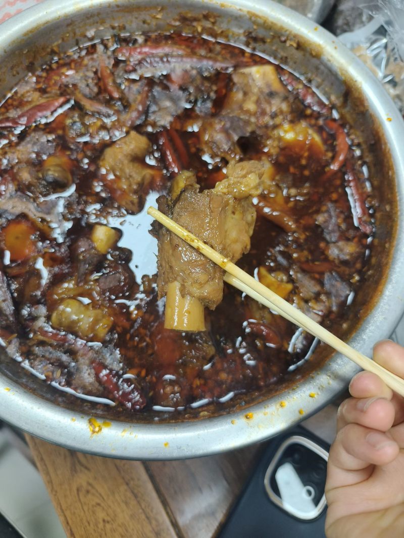 满肉羊棒骨，含肉率高，实拍质量看得见，可以熬汤吃肉吸骨髓