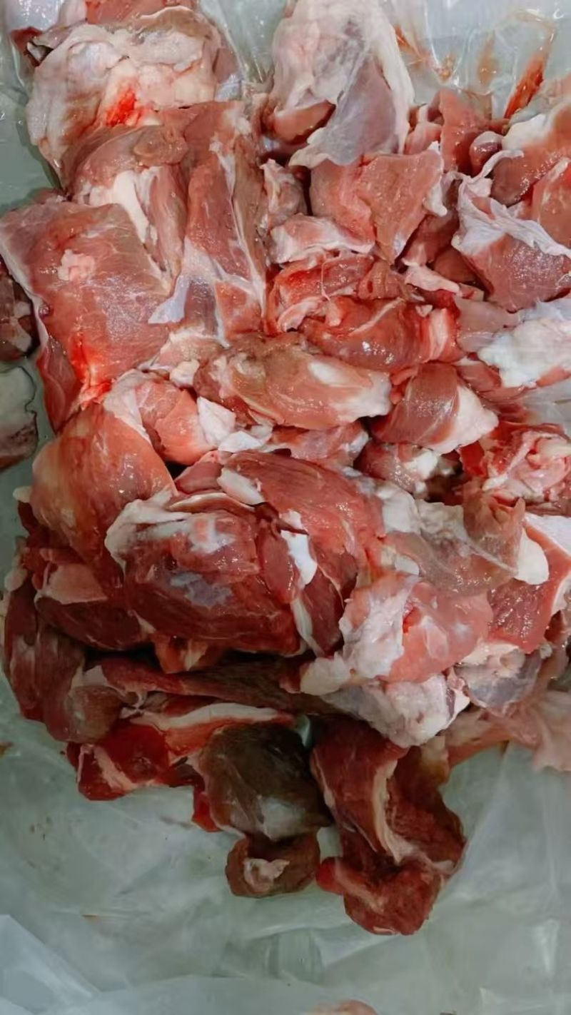 牛碎肉，纯干货，90比例瘦，颜色鲜价格便宜，实拍
