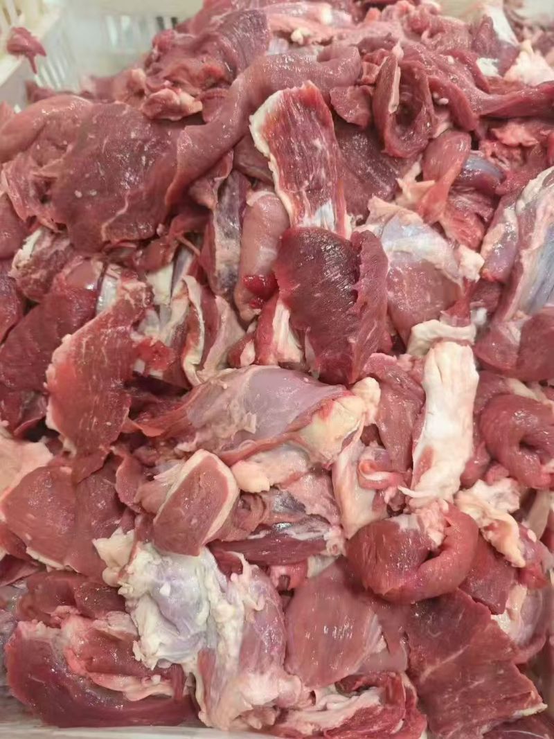 牛碎肉，纯干货，90比例瘦，颜色鲜价格便宜，实拍
