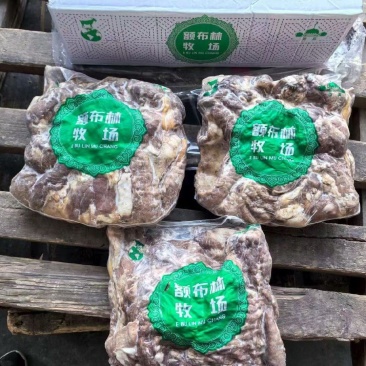 额布林熟羊肉，块大精修无肥油，货源稳定，质量保证。