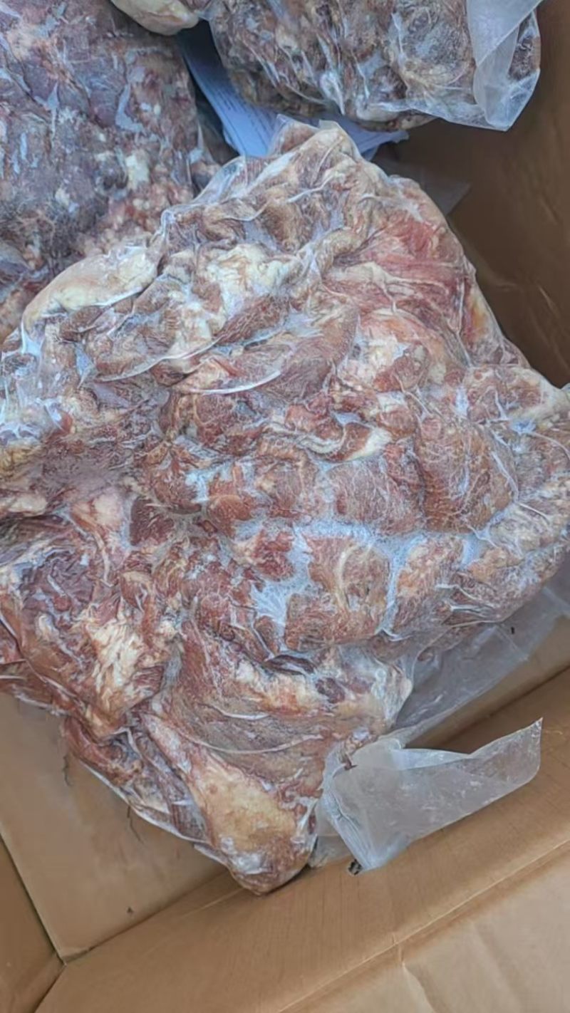 额布林熟羊肉，块大精修无肥油，货源稳定，质量保证。