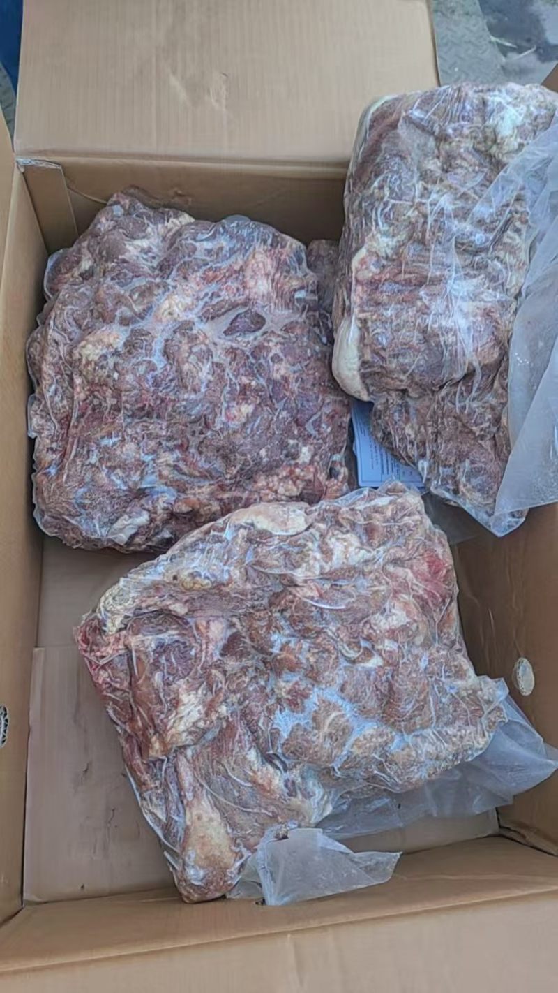 额布林熟羊肉，块大精修无肥油，货源稳定，质量保证。