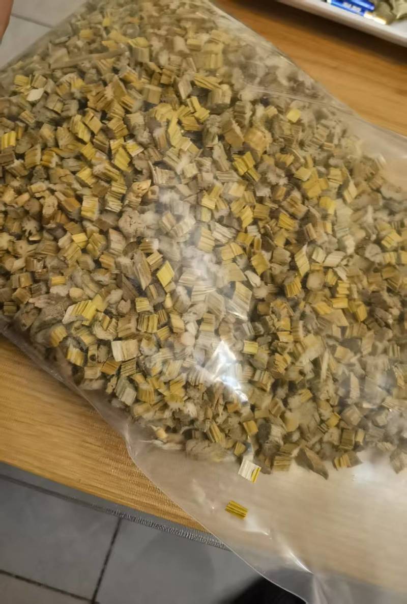 流苏石斛（三年到五年生）产地：泰国规格：干枝大量现货
