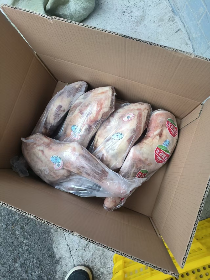 内蒙烧烤羊前腿，纯干原切，大小规格都有，可以挑。