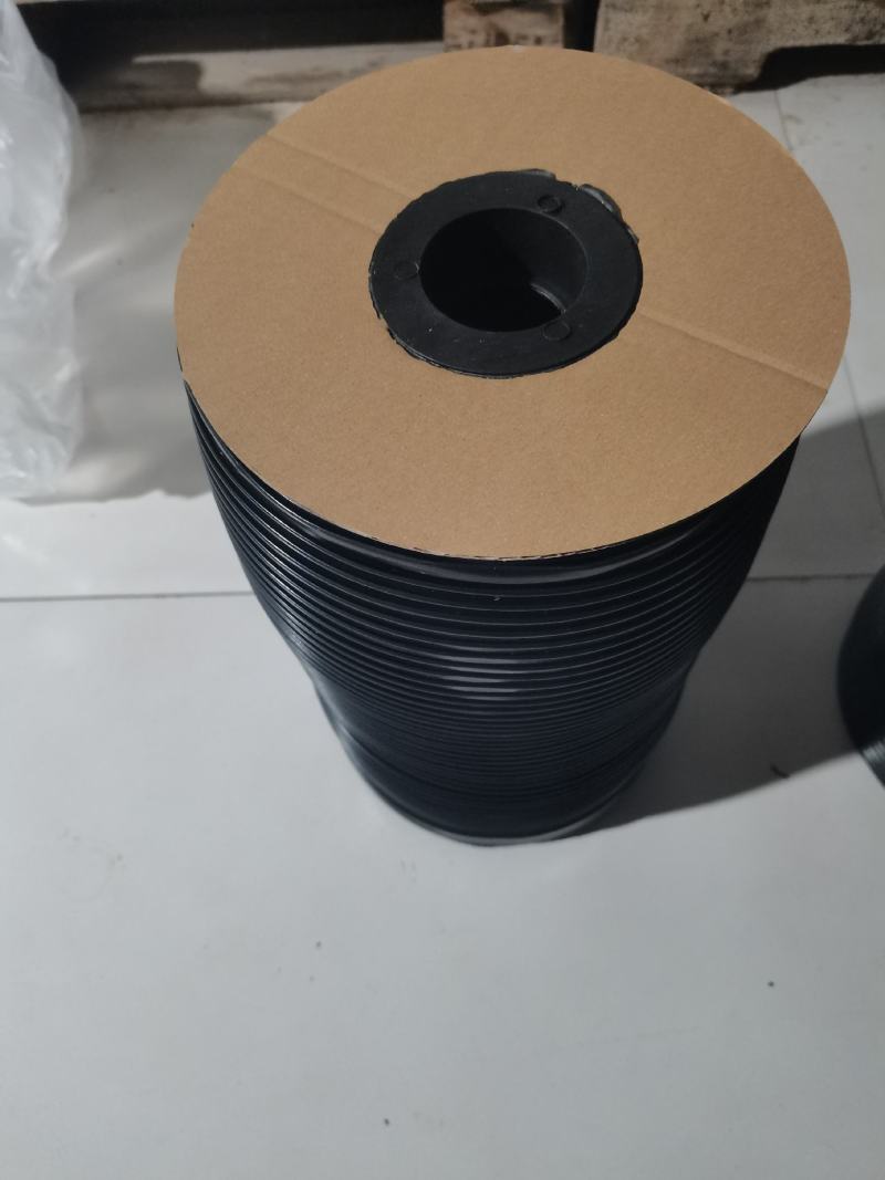 潍坊迷宫滴灌带12进5出，1000米。小间距大流量。带纸