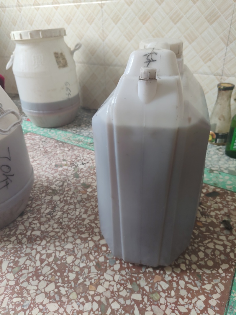 大量供应纯正野生土蜂蜜。货真价实，假一赔十，欢迎老板购买