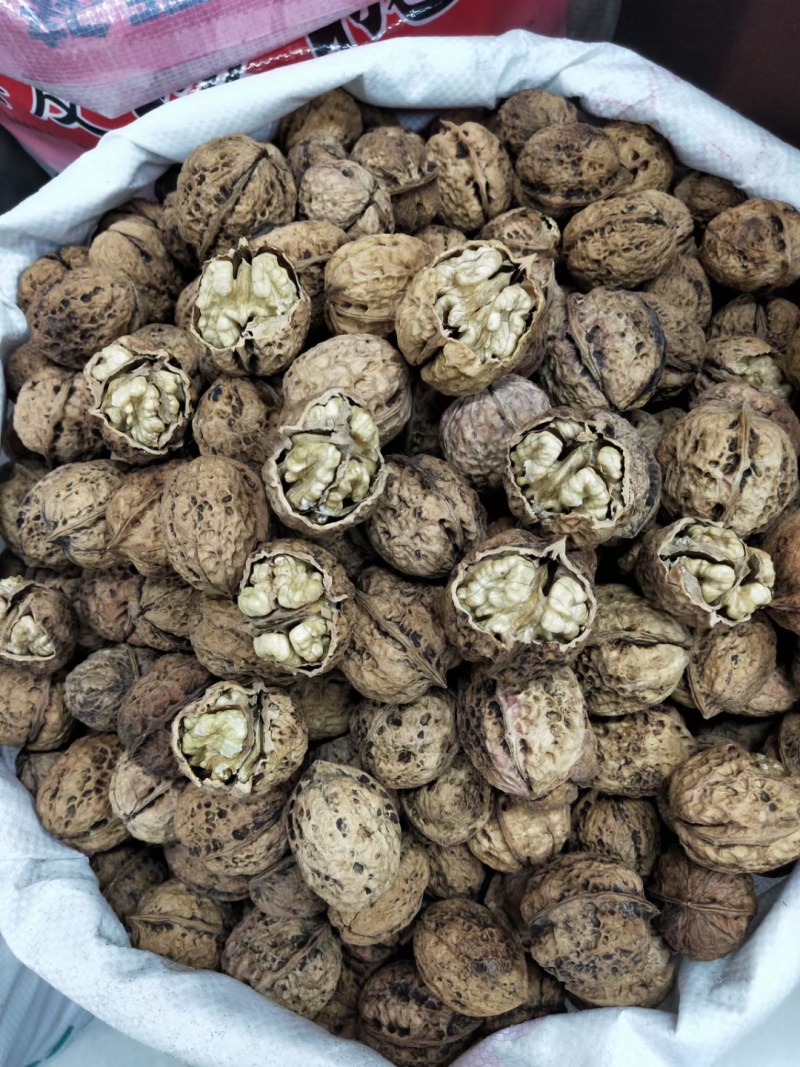 核桃纸皮云南核桃精品核桃产地直销批发零售