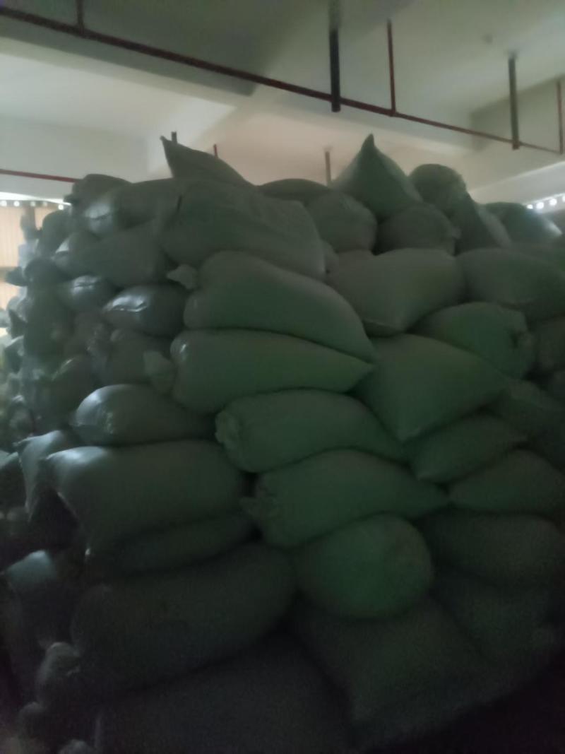甜茶原料:甜叶悬钩子，木姜叶柯