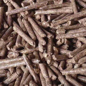 生物质灰分低，3900以上燃烧值。