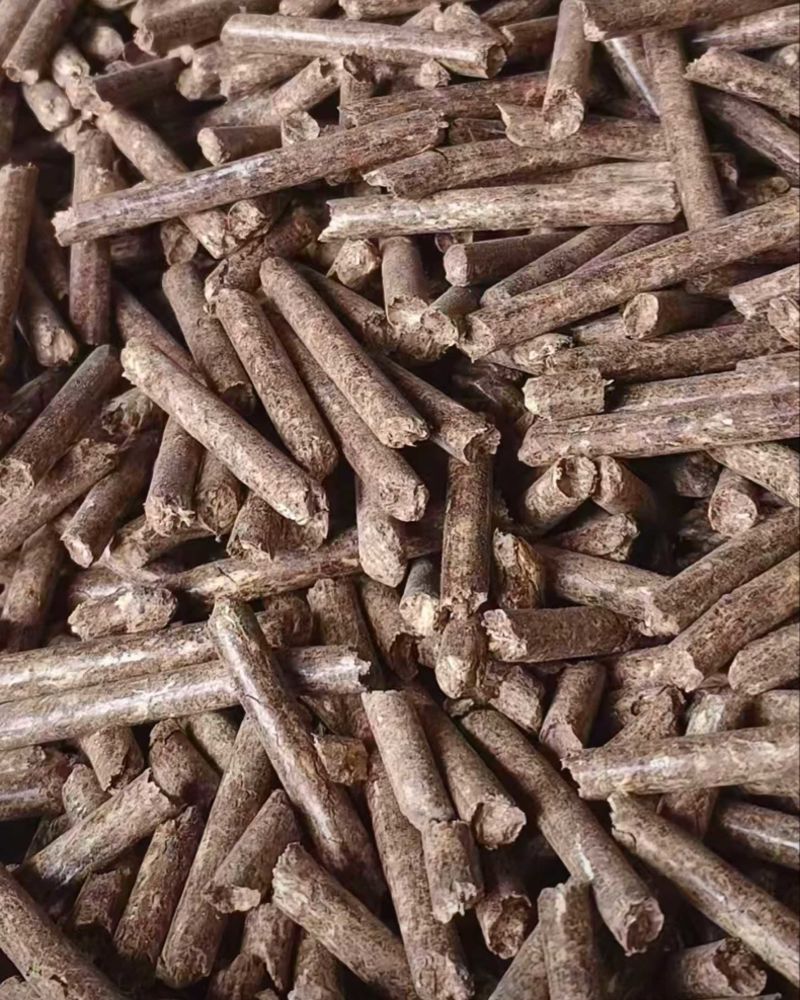 生物质灰分低，3900以上燃烧值。