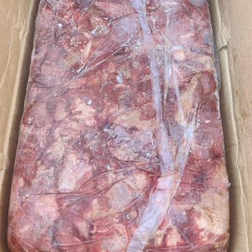 纯干大块羊碎肉，适合烧烤穿串卤炖等，多种用途，质量保证。