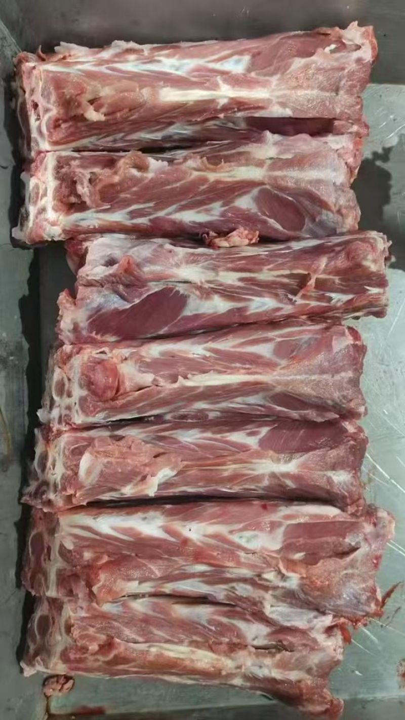 满肉羔羊长脖骨，肉肉多多质量看得可以按客户要求加工切块
