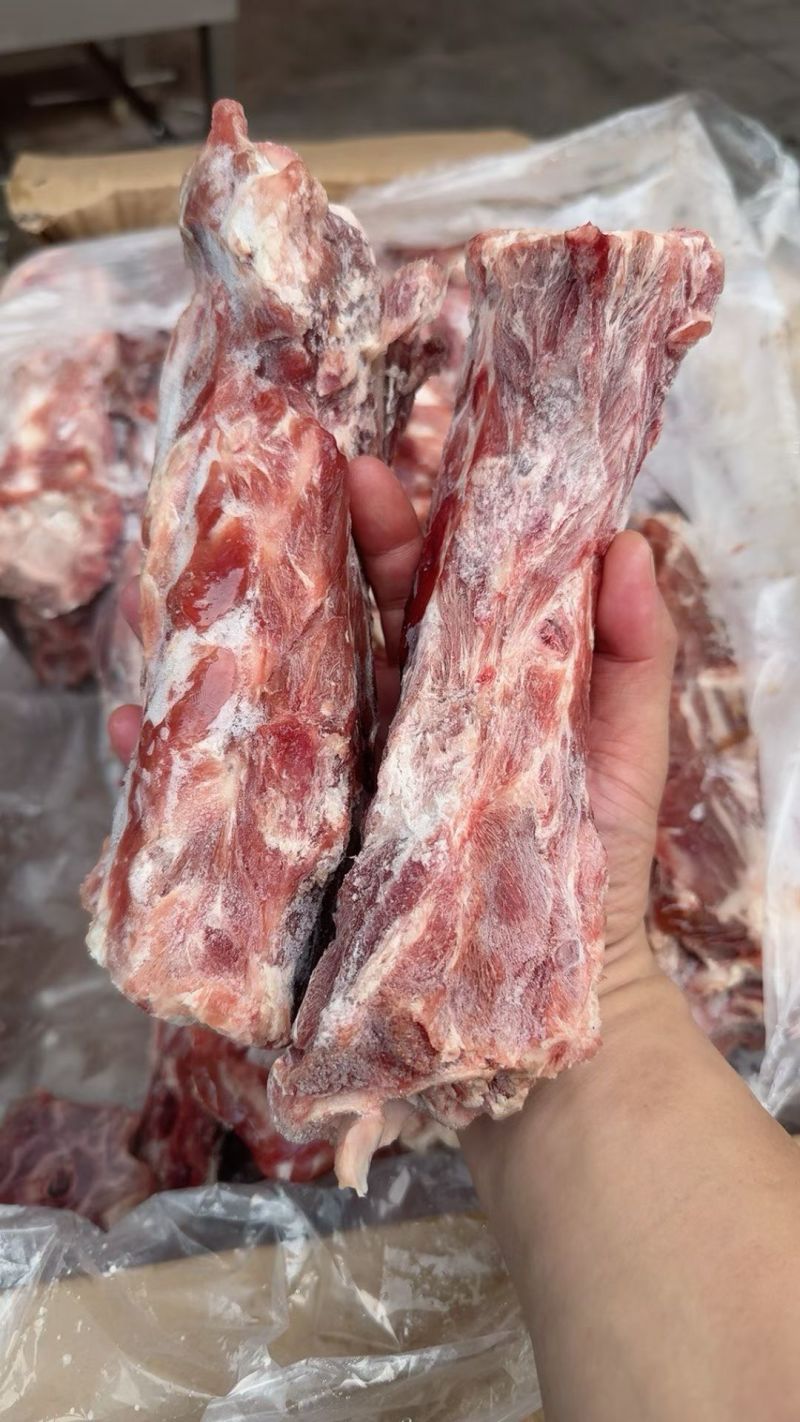 满肉羔羊长脖骨，肉肉多多质量看得可以按客户要求加工切块