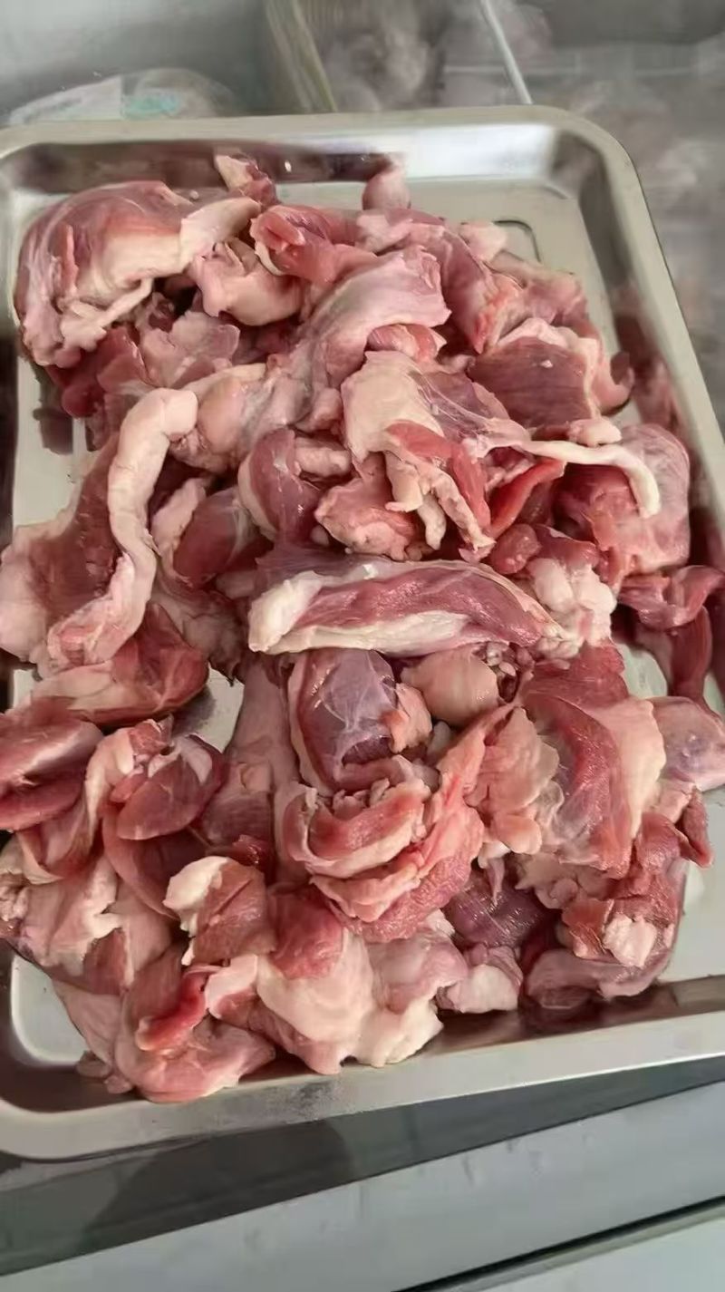 满肉羔羊长脖骨，肉肉多多质量看得可以按客户要求加工切块