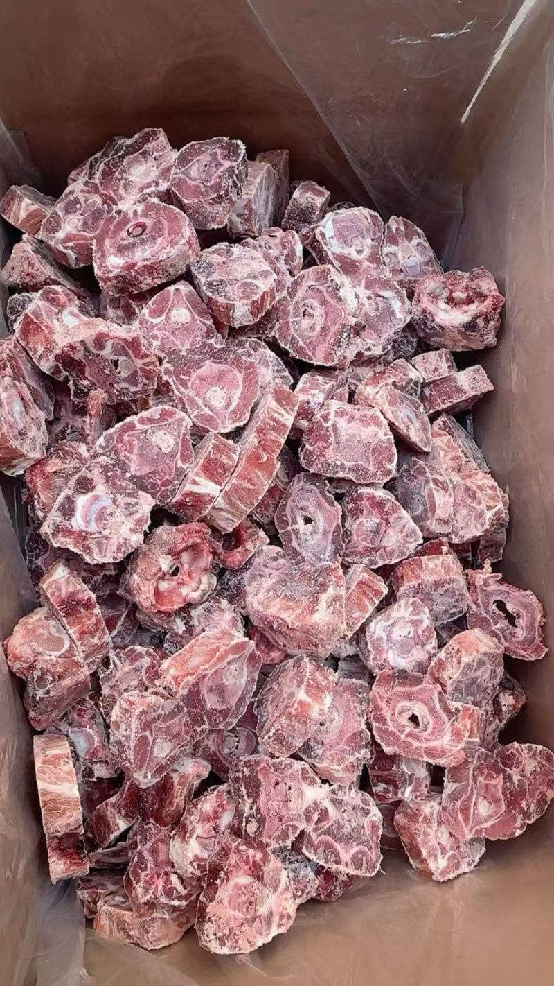 满肉羔羊长脖骨，肉肉多多质量看得可以按客户要求加工切块