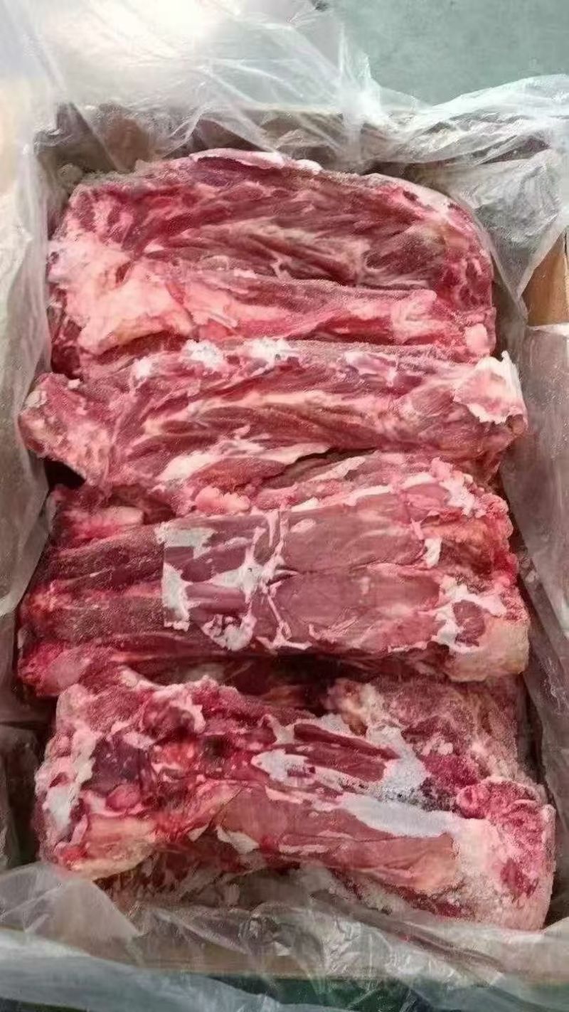 满肉羔羊长脖骨，肉肉多多质量看得可以按客户要求加工切块