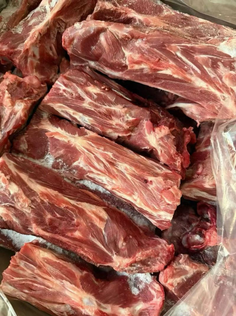 满肉羔羊长脖骨，肉肉多多质量看得可以按客户要求加工切块