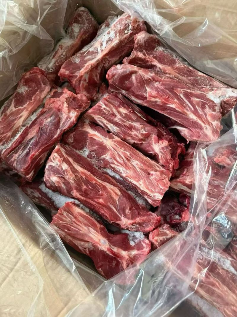 满肉羔羊长脖骨，肉肉多多质量看得可以按客户要求加工切块