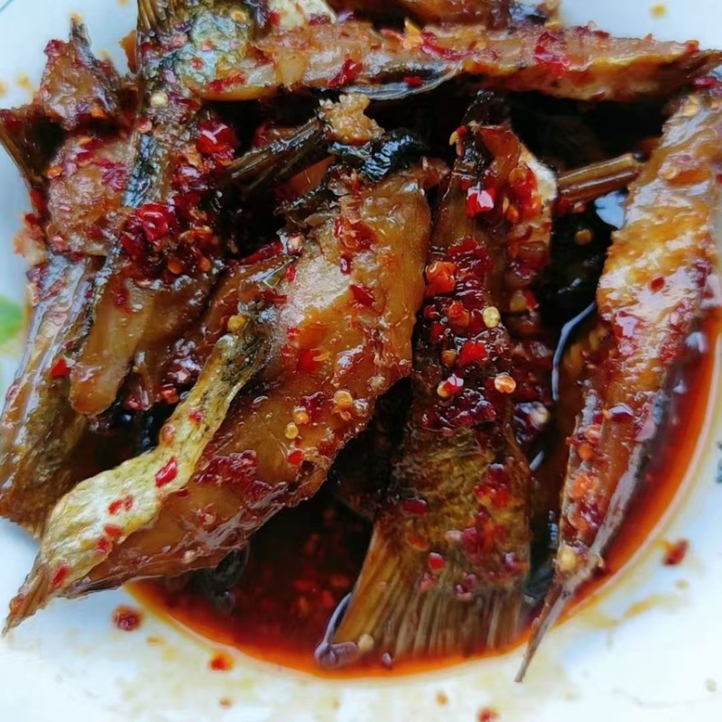 火焙烟熏烘干草鱼块干鱼仔小鱼干有盐干度好