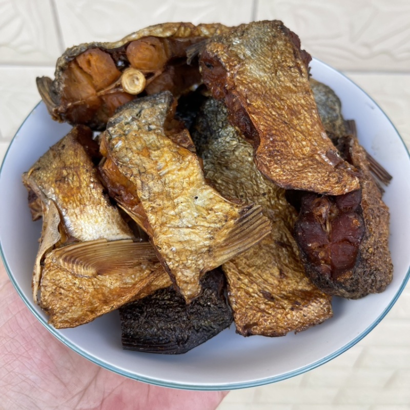 白鱼块干烟熏烘干白鲢鱼块有盐