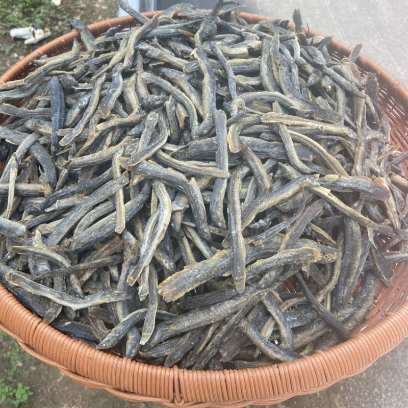 泥鳅干烟熏烘干有盐干度好偏黑色